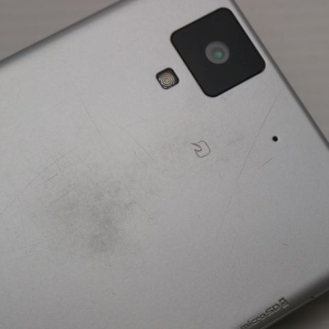 美品 F-01J arrows NX ホワイト 即日発送 スマホ DoCoMo 富士通 本体 白ロム あすつく 土日祝発送OK_画像3