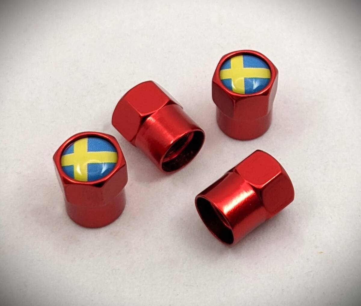 スウェーデン 国旗 赤 バルブキャップ ボルボ VOLVO XC40 XC60 XC70 XC90 S40 S60 S70 S80 S90 V40 V50 V60 V70 V90 カスタム エアーバルブ_画像1