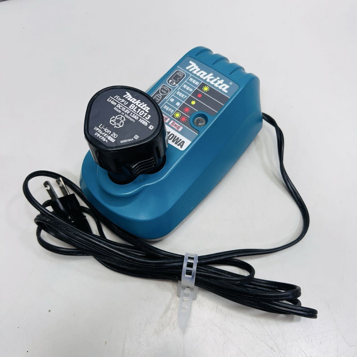 【250919-055】makita DC10WA 充電器 マキタ Li-ionバッテリ 10.8V 中古品_画像1