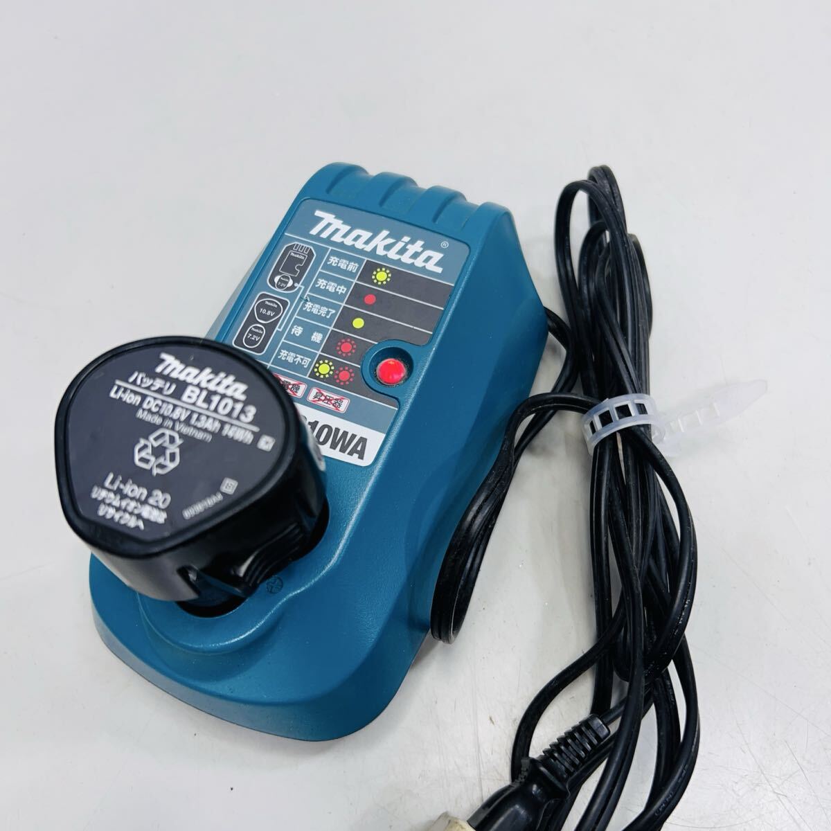 【250919-055】makita DC10WA 充電器 マキタ Li-ionバッテリ 10.8V 中古品_画像4