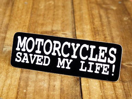 ステッカー ヘルメット 車 アメリカン おしゃれ バイク かっこいい MOTORCYCLES SAVED MY LIFE! バイクがオレの人生を救ってくれた！_画像1