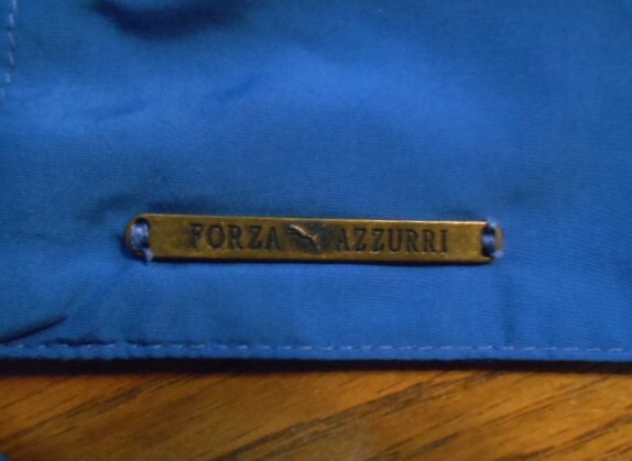 PUMA・プーマ☆FIGCイタリア代表エンブレムxFORZA AZZURRIプレート♪収納式フード付きジップアップジャケット US M　_画像3
