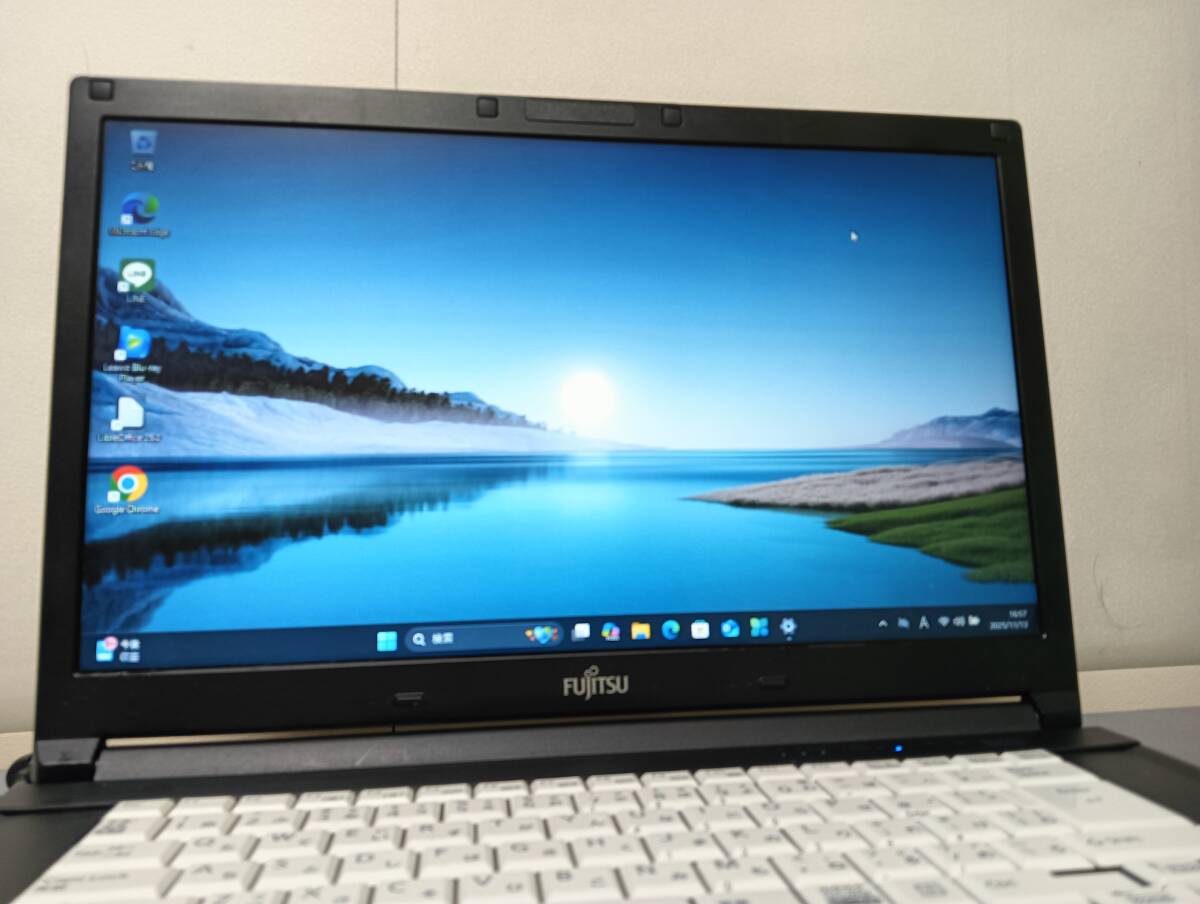 Fujitsu PC LIFEBOOK A576/R, 美品・快適・高速　Windows11 Pro 64 bits、CPU 1.6GHz、SSD 256GB、メモリー8GB_画像2