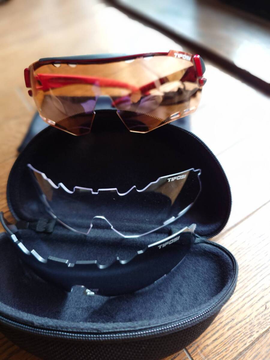 TIFOSI サングラス　最高級モデル　替えレンズ付き_画像1