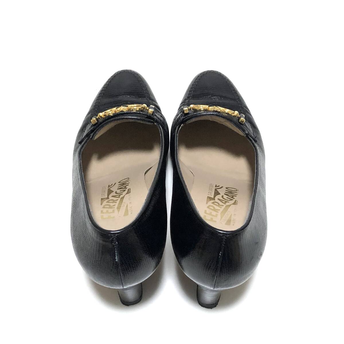 【良品】Salvatore Ferragamo フェラガモ ガンチーニ レザー パンプス リザード 型押し 黒 6 1/2 D 23.5cm_画像7