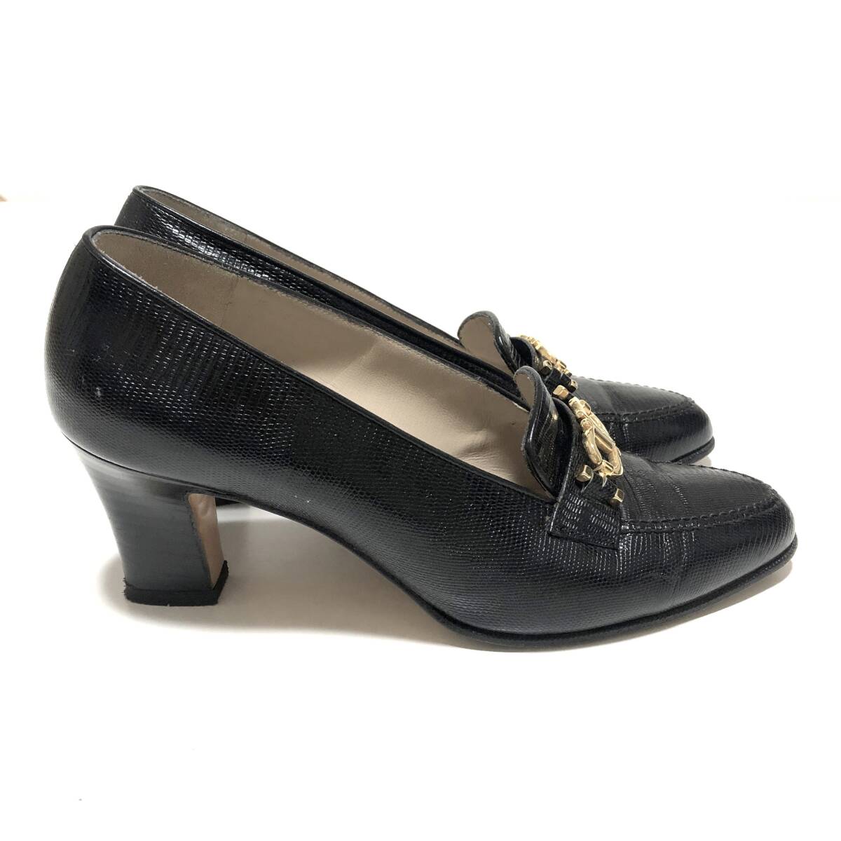 【良品】Salvatore Ferragamo フェラガモ ガンチーニ レザー パンプス リザード 型押し 黒 6 1/2 D 23.5cm_画像3