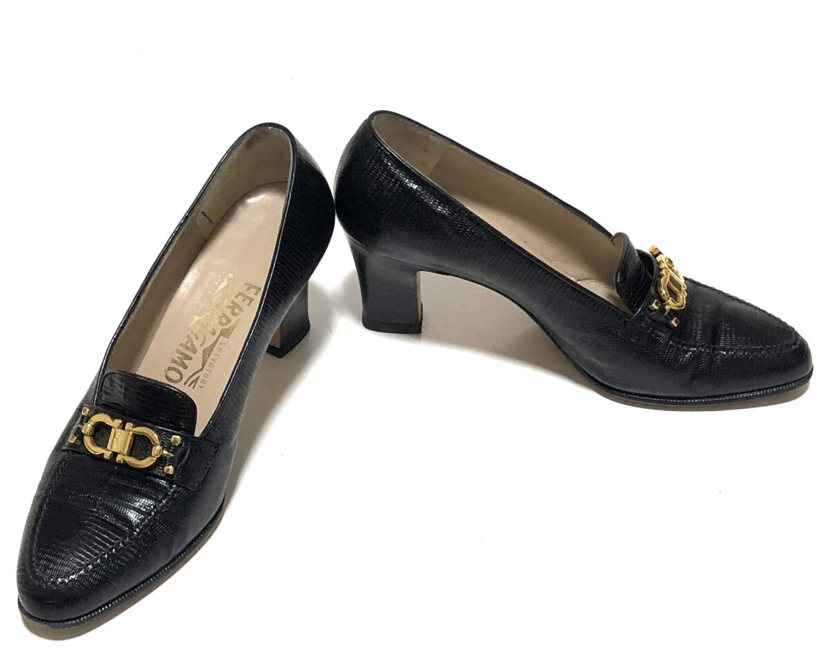 【良品】Salvatore Ferragamo フェラガモ ガンチーニ レザー パンプス リザード 型押し 黒 6 1/2 D 23.5cm_画像6