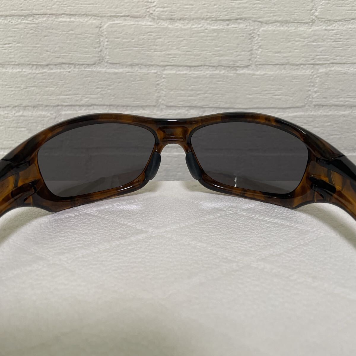 オークリー ピットブル 偏光サングラス 美品 OAKLEY PITBULL アジアンフィット 9161-01 新品偏光レンズ 鼈甲 _画像8