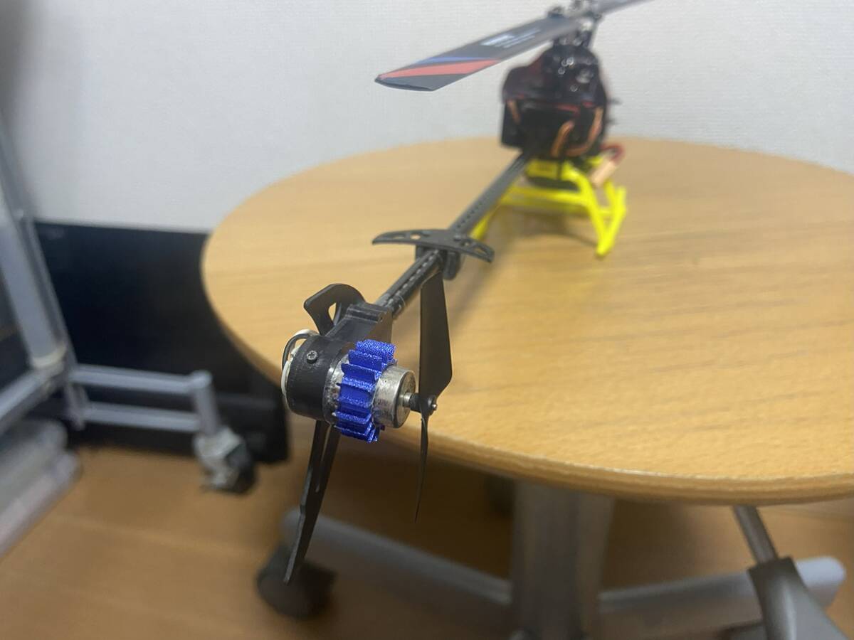 XK K130 マイクロ 3D 電動ヘリコプター　中古美品　補用部品が多数付属　オプション装着機_画像5