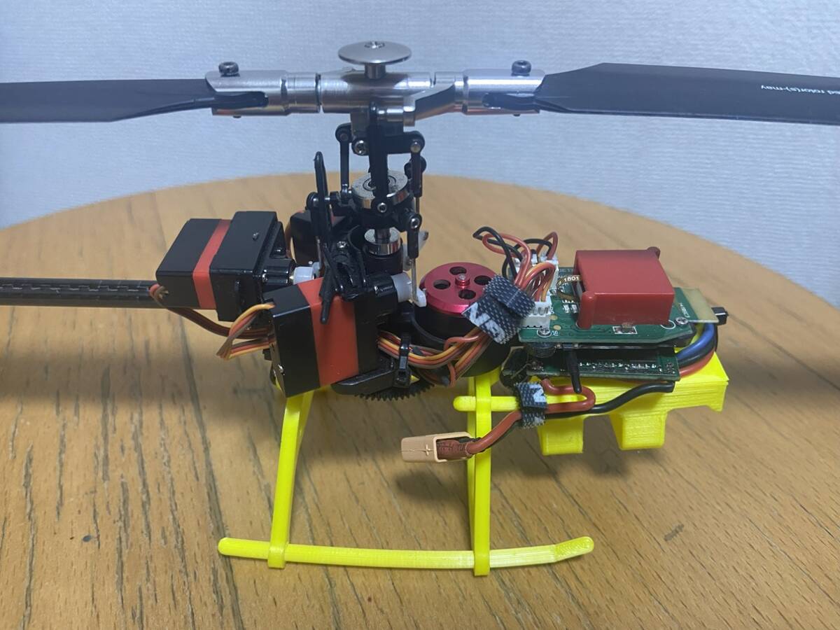 XK K130 マイクロ 3D 電動ヘリコプター　中古美品　補用部品が多数付属　オプション装着機_画像3
