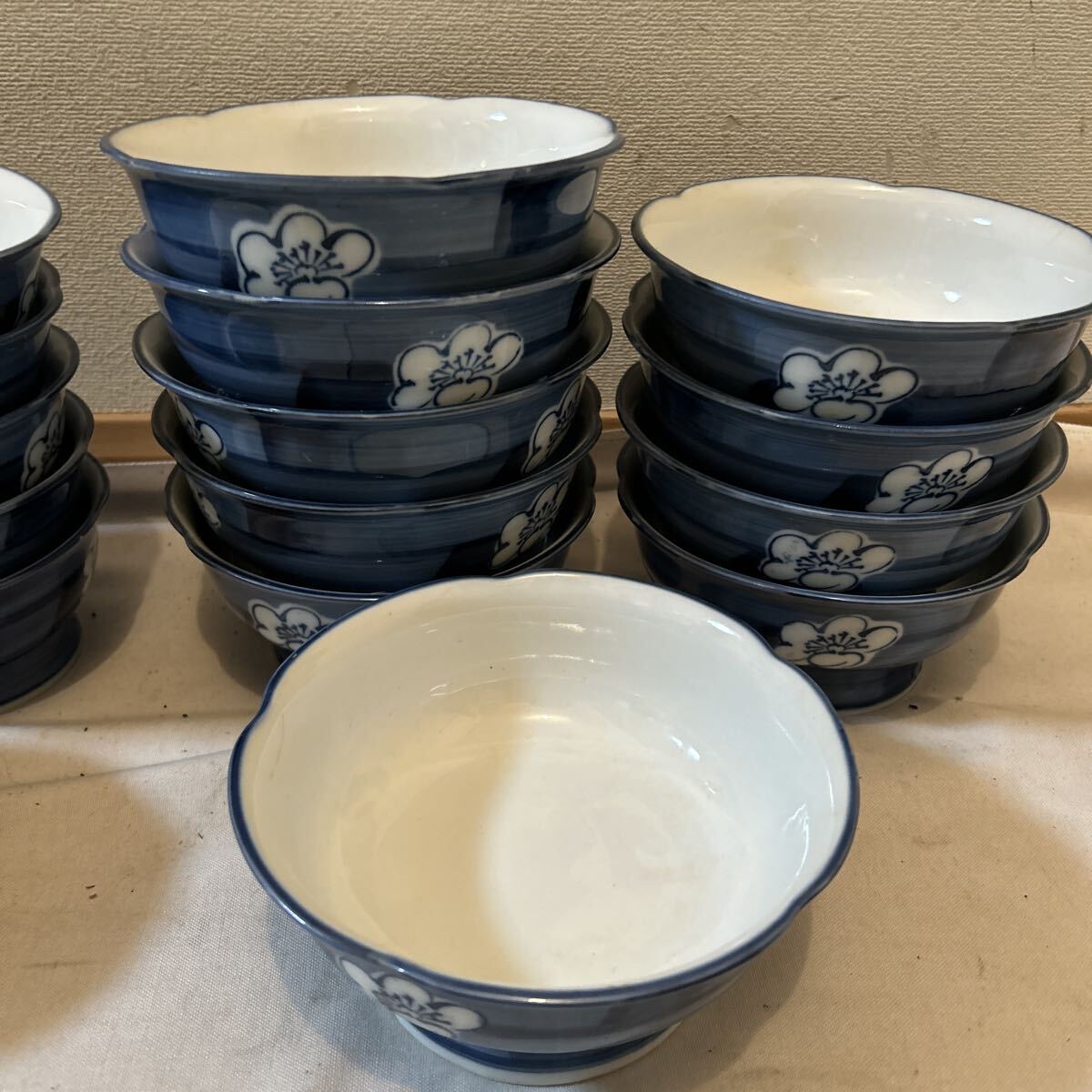 大量 20点 青花 梅文 輪花 小鉢/小丼 セット 陶器 和食器 青白 煮物鉢 銘々皿 まとめ売り 旅館/業務用にも_画像3