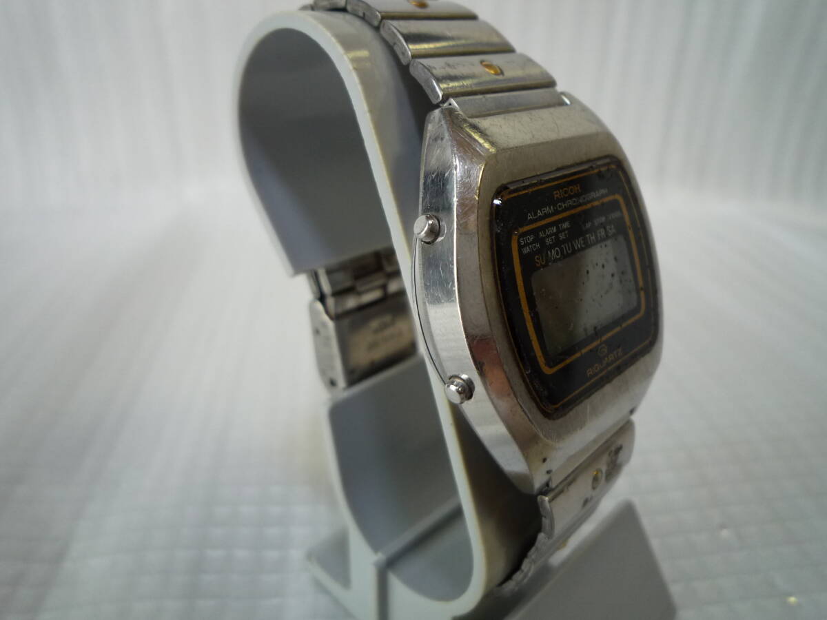 ★ RICOH ★ RIQUARTZ ★ ALARM CHRONOGRAPH ★ デジタル腕時計 823003 【中古品】 リコー/リクォーツ_画像2