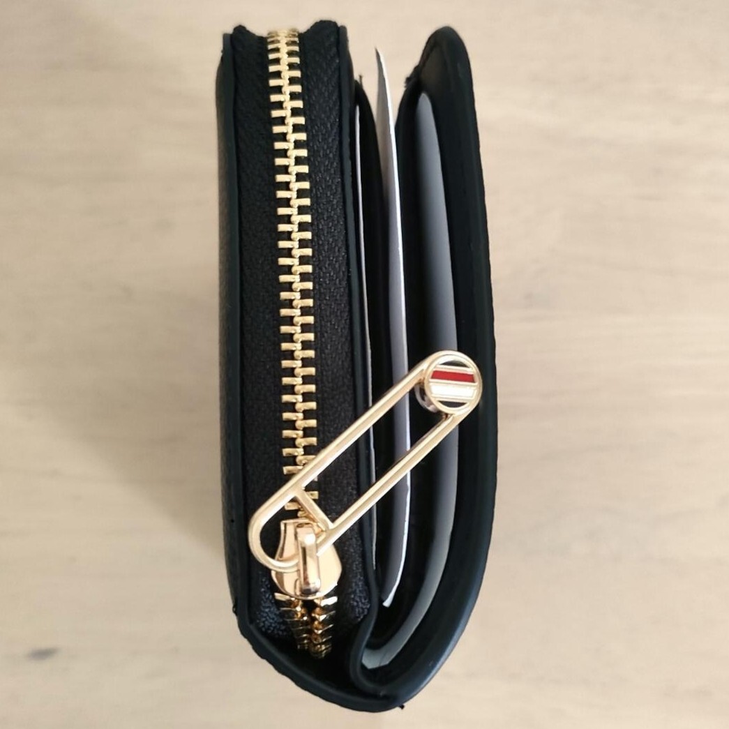 【新品】Tommy Hilfiger二つ折り財布 小銭入れ付レディースウォレット 折りたたみ財布 ロゴ ラウンドジップ ブラック トミーヒルフィガー_画像4