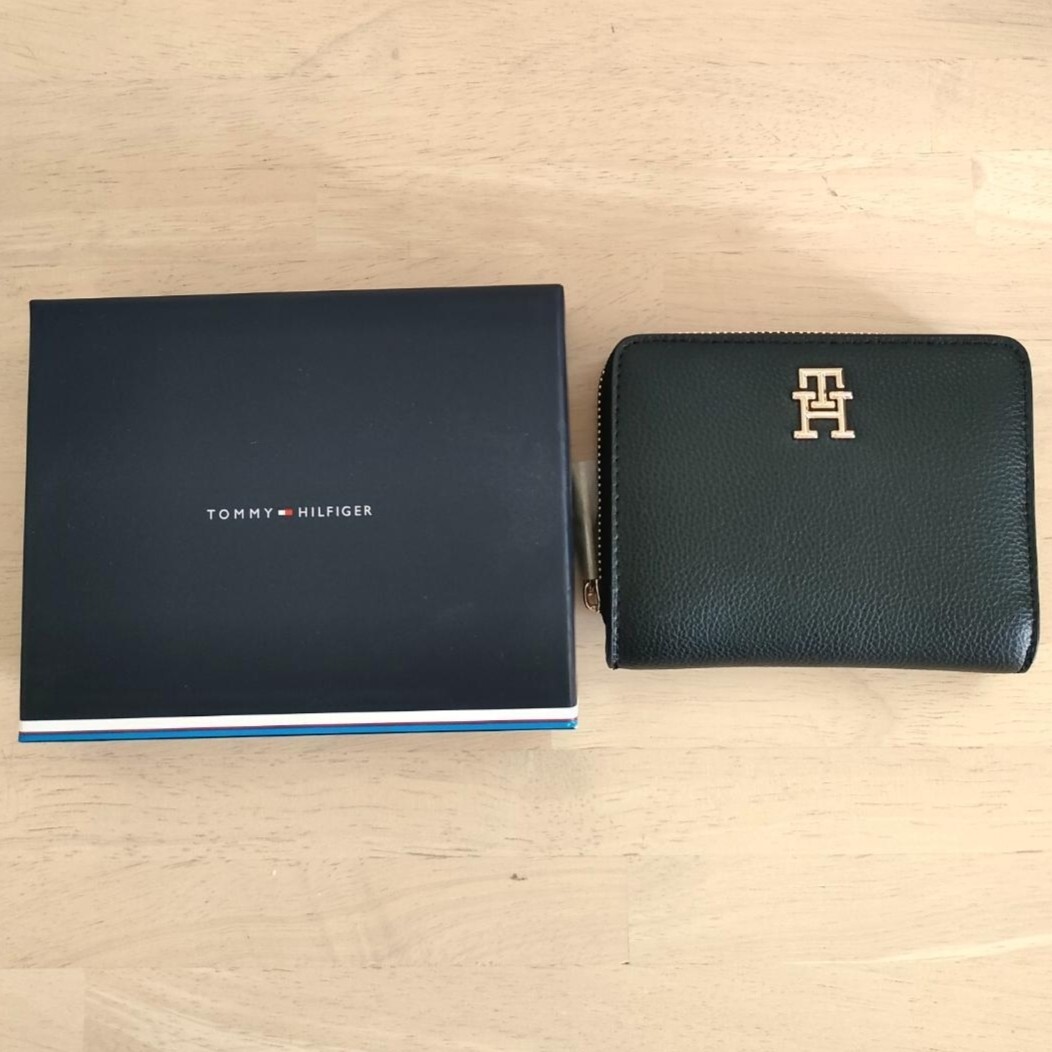 【新品】Tommy Hilfiger二つ折り財布 小銭入れ付レディースウォレット 折りたたみ財布 ロゴ ラウンドジップ ブラック トミーヒルフィガー_画像1