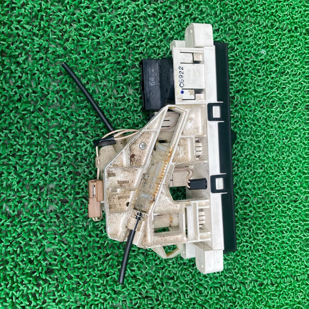 キャラバン (Nissan / 日産) VPE25 純正 エアコンスイッチ VWME25 VWE25 CWGE25 CWMGE25 CQGE25 VPE25 VRE25（FVPE25-FR710-2X4-07）_画像4