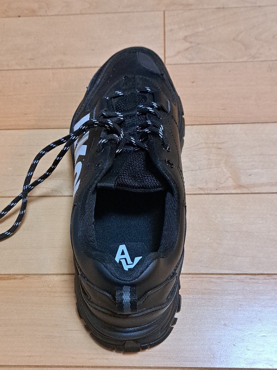 アキクラシック スニーカー AKIII URBAN TRACKER INITIAL BIG LOGO 黒 ブラック 25cmほぼ未使用_画像2