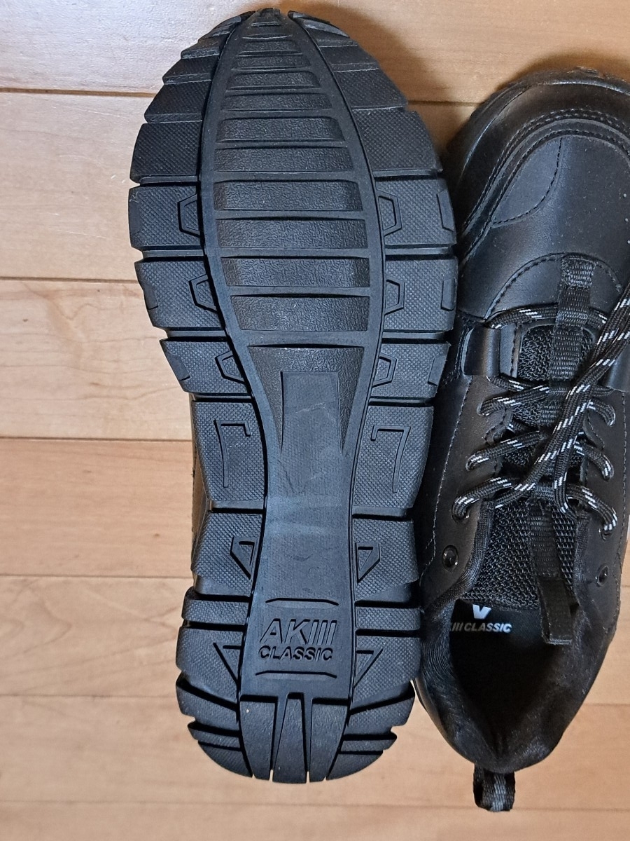 アキクラシック スニーカー AKIII URBAN TRACKER INITIAL BIG LOGO 黒 ブラック 25cmほぼ未使用_画像3