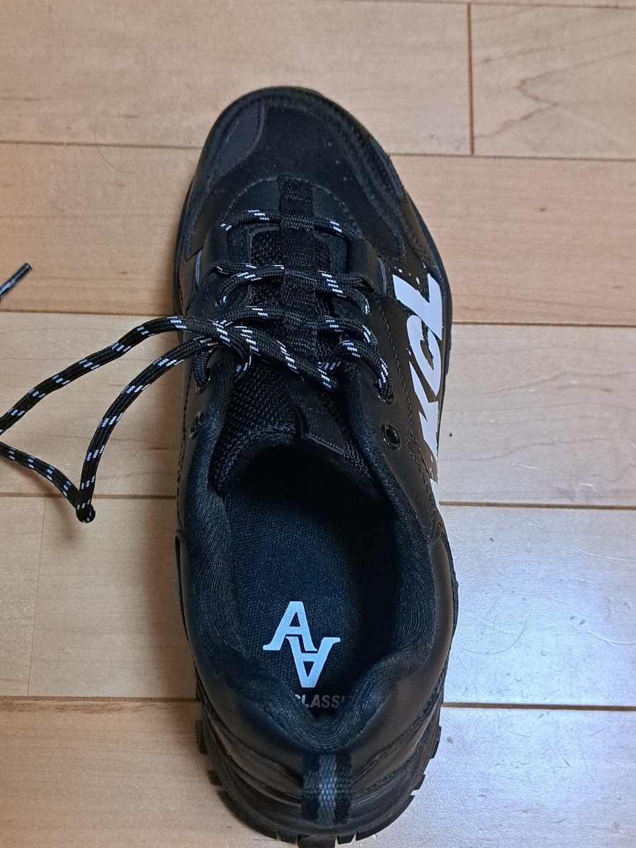 アキクラシック スニーカー AKIII URBAN TRACKER INITIAL BIG LOGO 黒 ブラック 25cmほぼ未使用_画像4