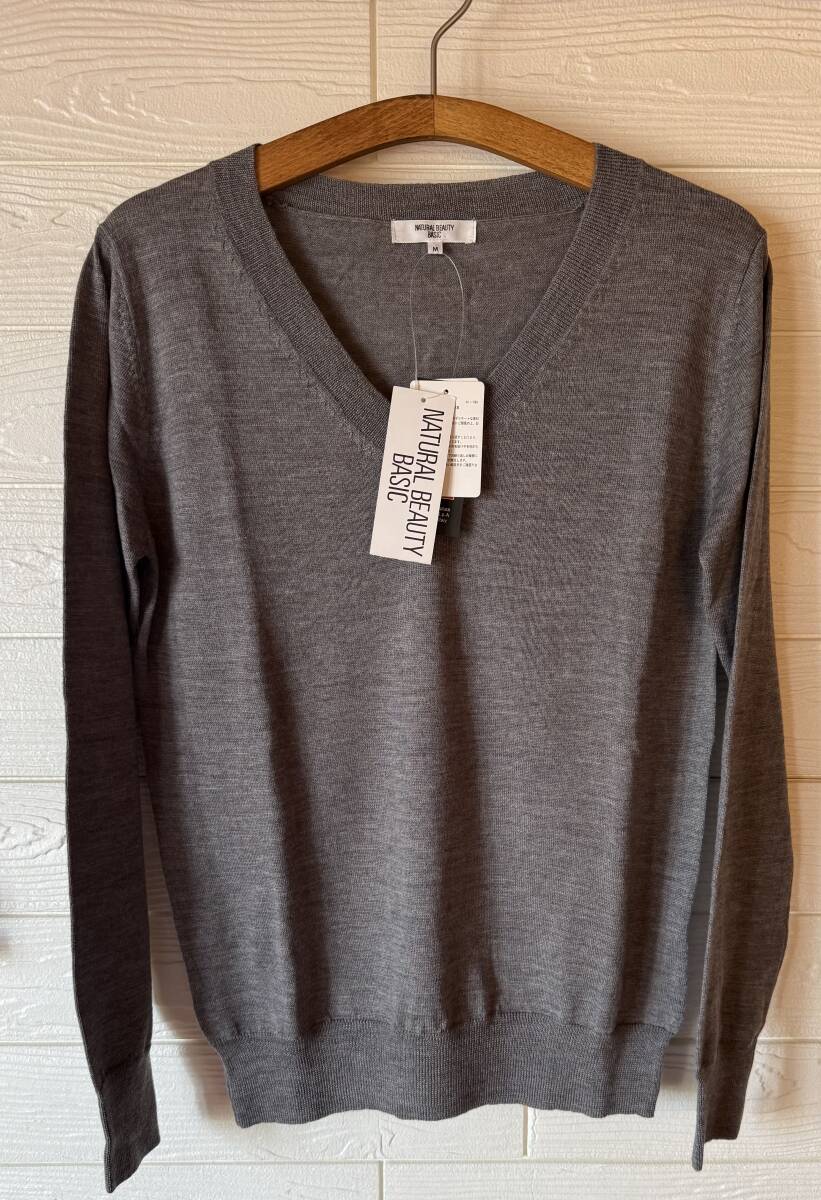 未使用★NATURAL BEAUTY BASIC/ナチュラルビューティーベーシック★V　ニット　ウール100％　グレー　サイズM_画像1