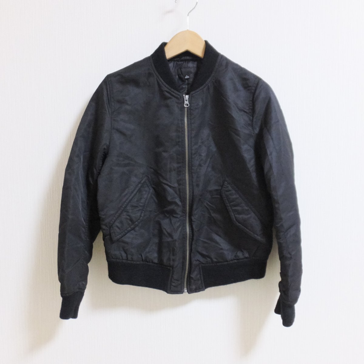 X964　UNIQLO　ユニクロ　ブラック　ブルゾン　ジャケット　中綿入り　L_画像1