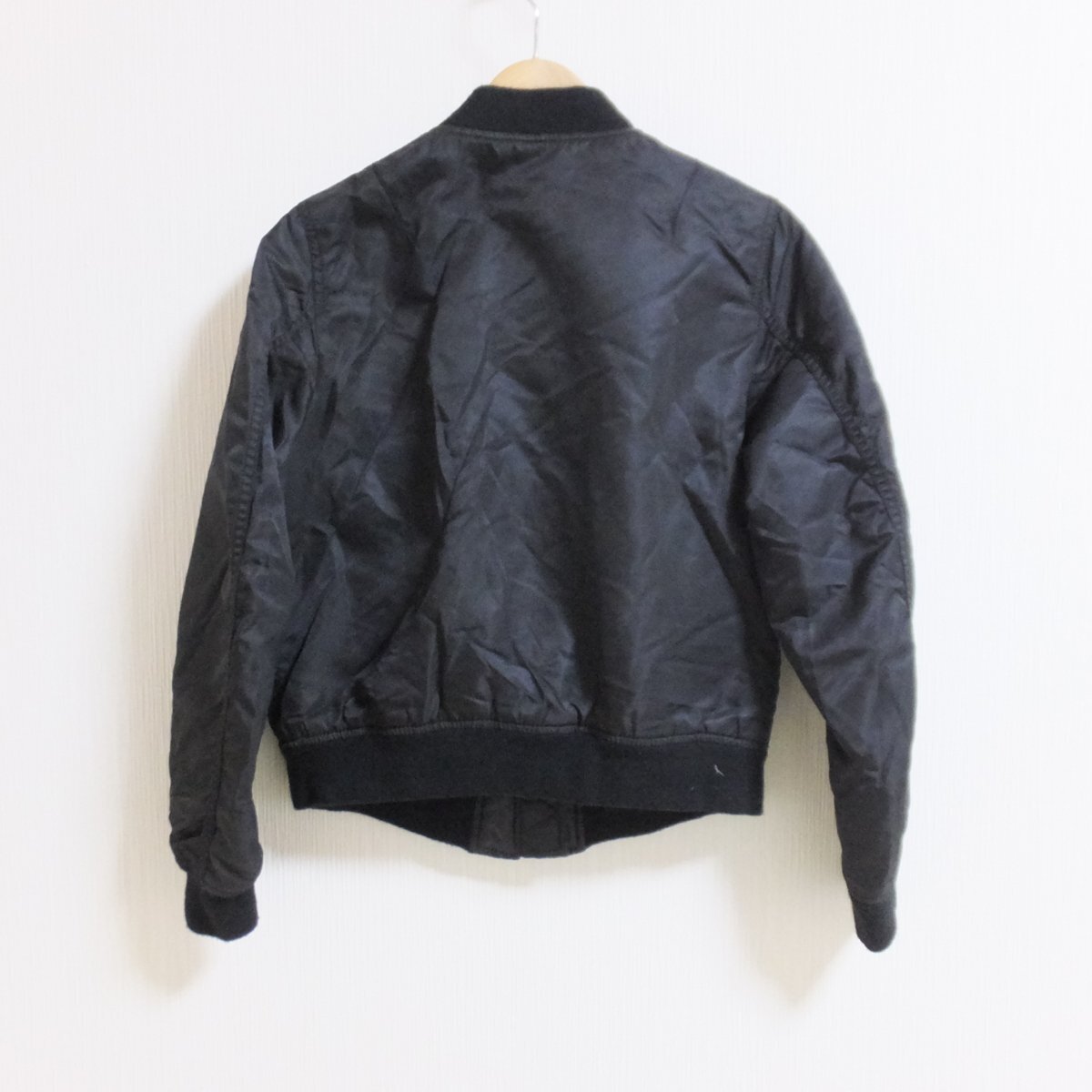 X964　UNIQLO　ユニクロ　ブラック　ブルゾン　ジャケット　中綿入り　L_画像3