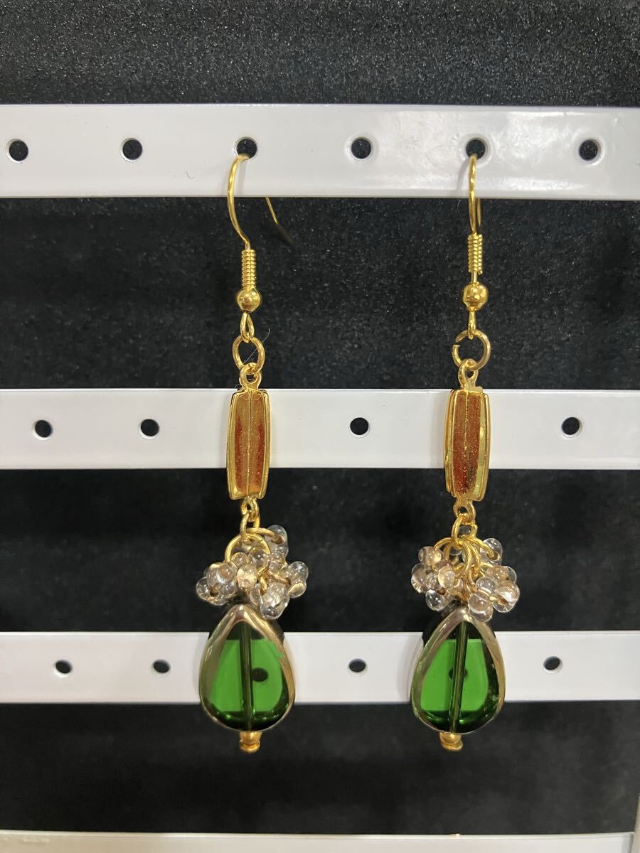 シャボンガラスオススメ ハンドメイドピアス 4点セット14 ヴィンテージ フープ 2way シャボンガラス 水チャーム ジャラジャラピアス_画像2