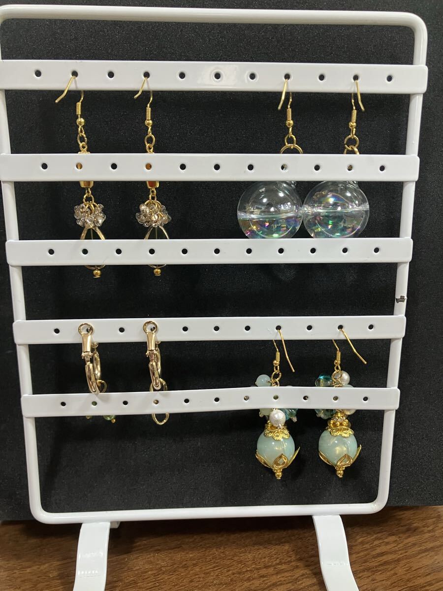 シャボンガラスオススメ ハンドメイドピアス 4点セット14 ヴィンテージ フープ 2way シャボンガラス 水チャーム ジャラジャラピアス_画像6