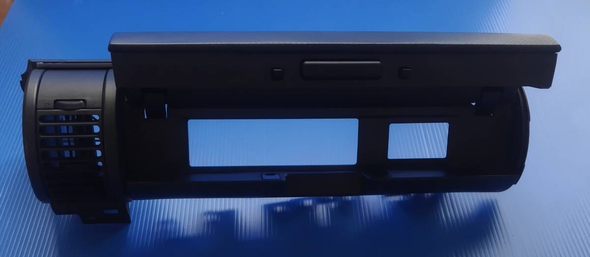 助手席グローブボックス　　日産スカイラインセダン(V35)_画像2