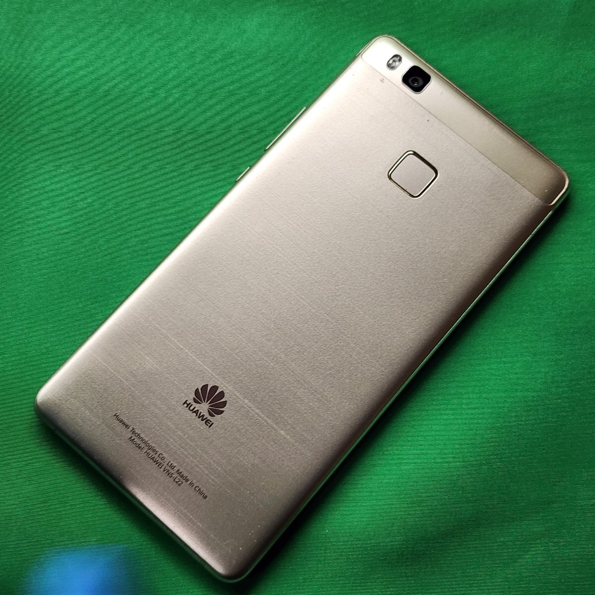 1808 HUAWEI P9 lite 16GB ゴールド Bランク ジャンク品_画像2