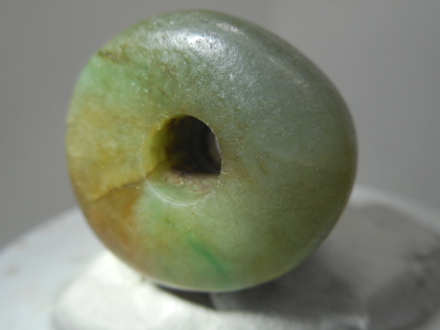 縄文、弥生、須恵器、翡翠、勾玉、硬玉大珠、魔除け石5.11.14.M. 長さ25 ミリ透明度のあるヒスイ*丸平型たれ玉です。 _画像7