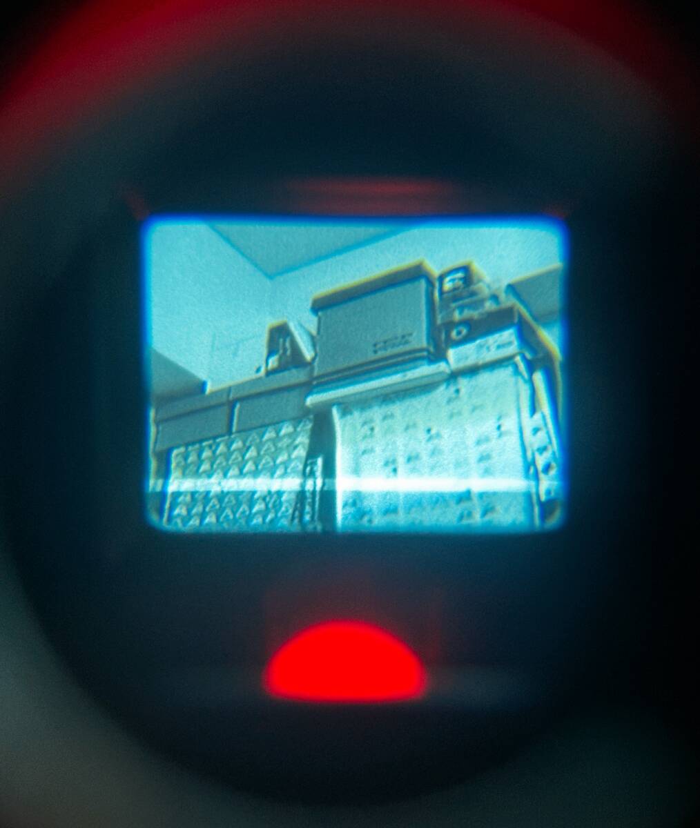 【貴重な純正バッテリー付き】ビクタービデオカメラ「GR-C1」（作動品）【バック・トゥ・ザ・フューチャー】_画像4