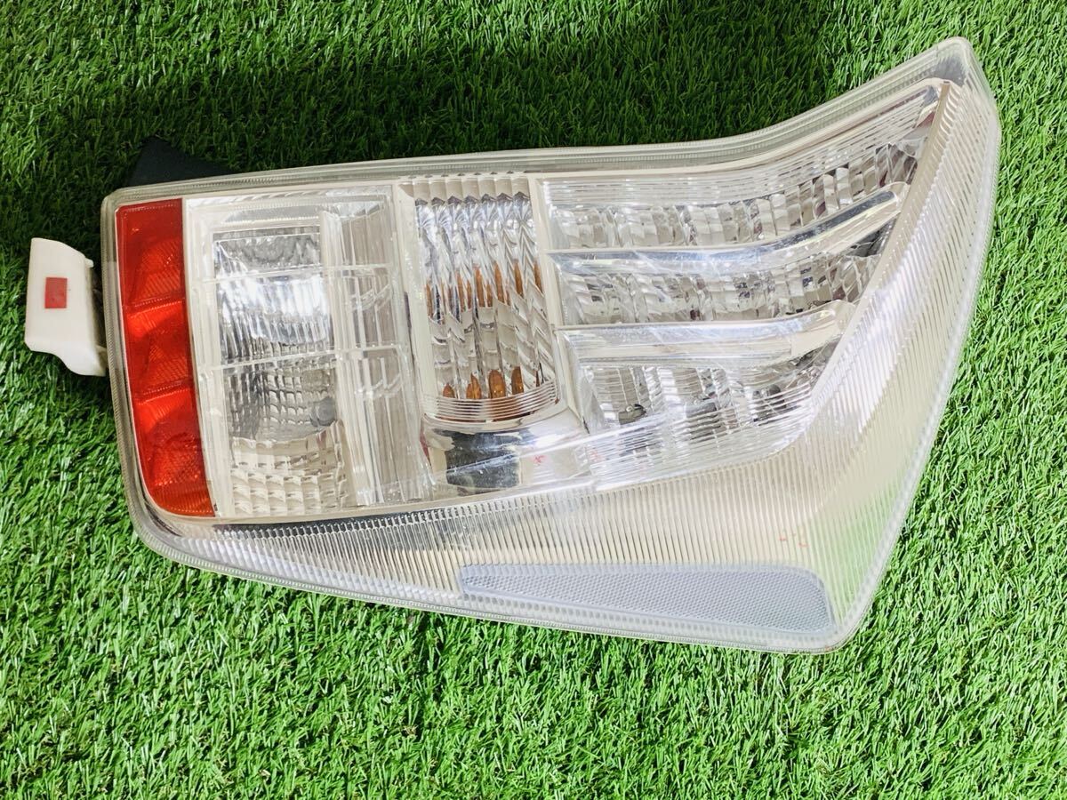 TOYOTAプリウス◆ZVW30 左右側テールライト◆STANLEY P8007_画像3