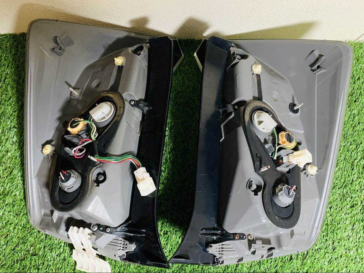 TOYOTAプリウス◆ZVW30 左右側テールライト◆STANLEY P8007_画像2