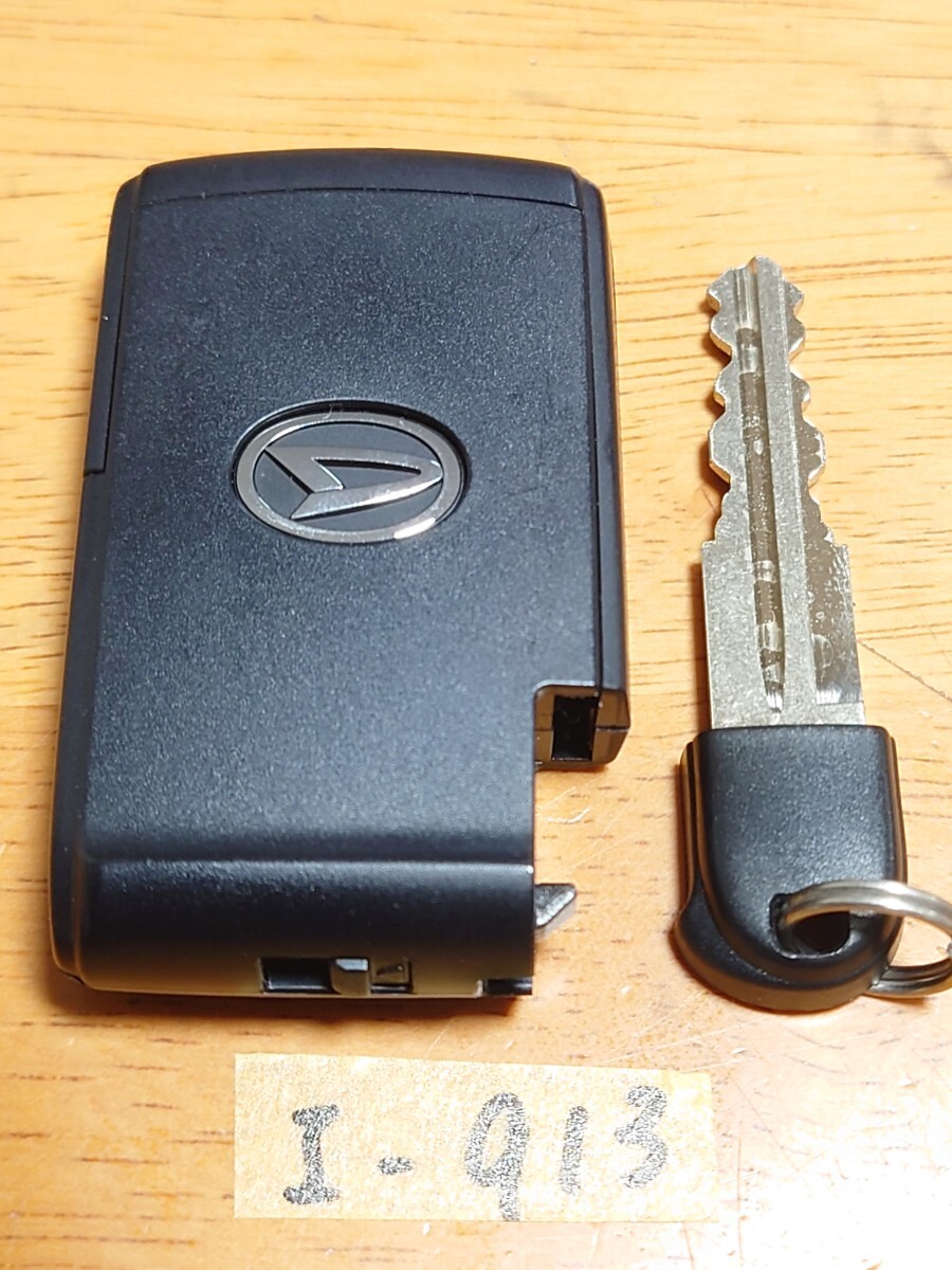 I-913【良品】ダイハツ 純正 スマートキー 2ボタン【刻印 007YUUL0498】ムーヴ/タント/ココア/コンテ/エグゼ 等 追跡あり/点灯OK/匿名配送_画像3