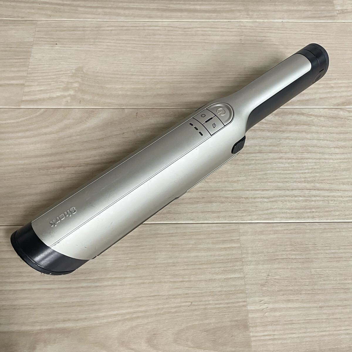 ◆ Shark シャーク 充電式ハンディクリーナー 掃除機 コードレスクリーナー コードレス クリーナー 家電 WV406JGG 通電確認済み 未清掃_画像2