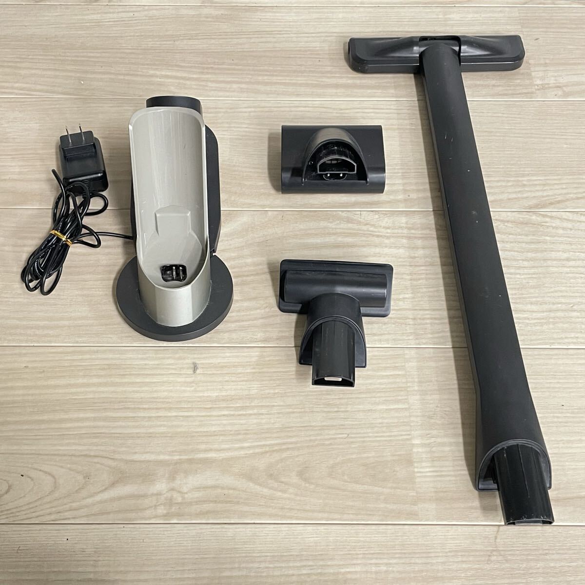 ◆ Shark シャーク 充電式ハンディクリーナー 掃除機 コードレスクリーナー コードレス クリーナー 家電 WV406JGG 通電確認済み 未清掃_画像8