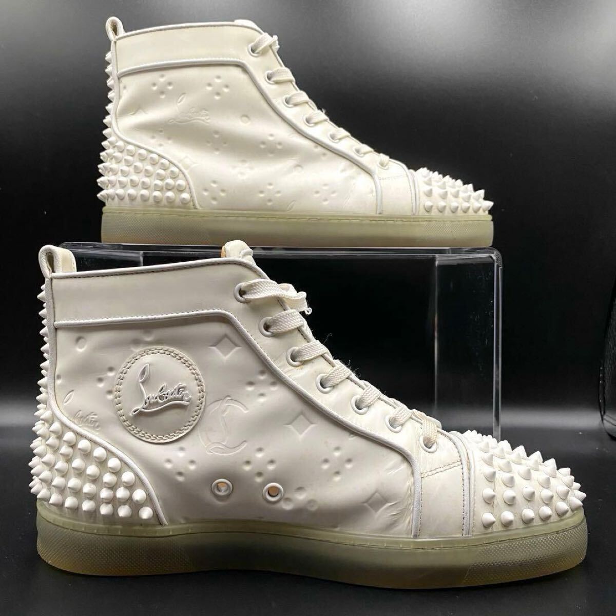 1 иен [ прекрасный товар ]Christian Louboutin Christian Louboutin - ikatto спортивные туфли шиповки заклепки Logo мужской кожа белый 26cm соответствует 