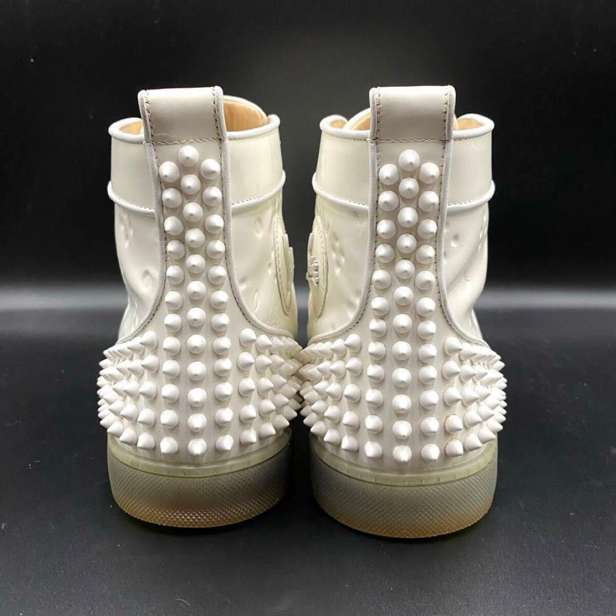 1 иен [ прекрасный товар ]Christian Louboutin Christian Louboutin - ikatto спортивные туфли шиповки заклепки Logo мужской кожа белый 26cm соответствует 