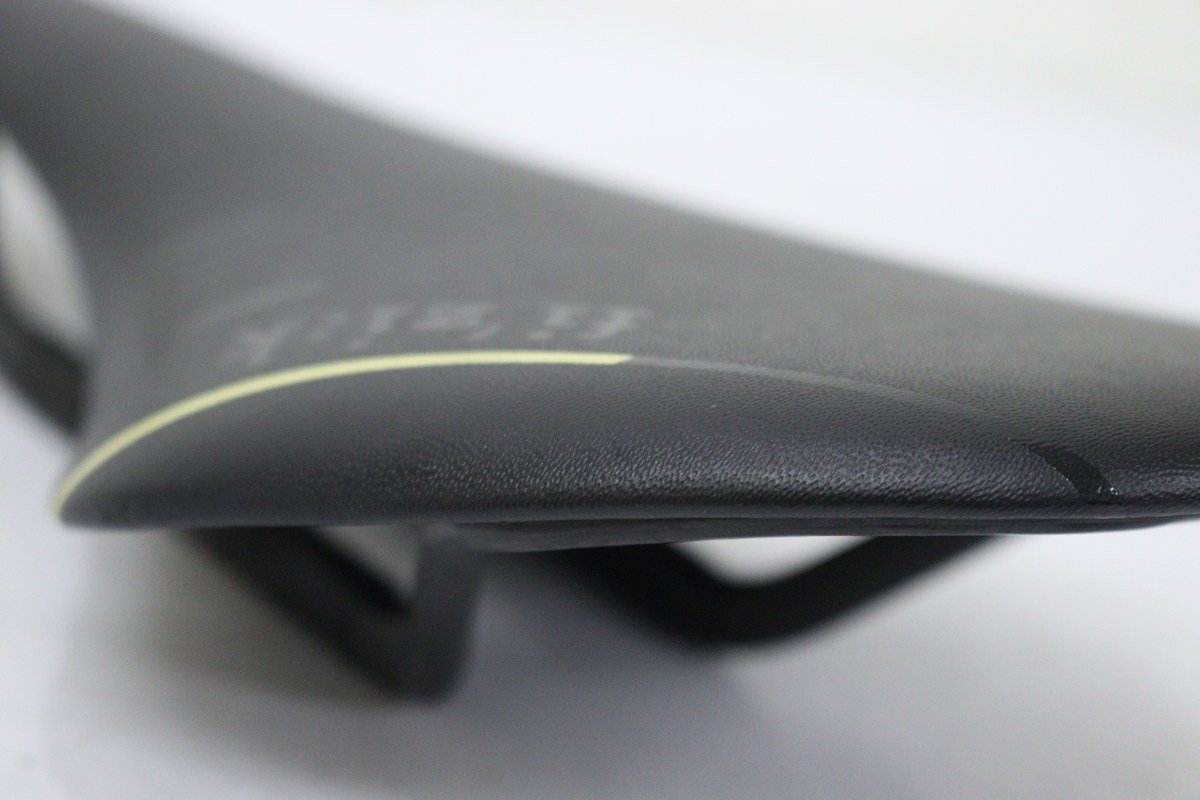 ★fi'zi:k フィジーク ANTARES 00 サドル MOBIUS カーボンレール 美品_画像4