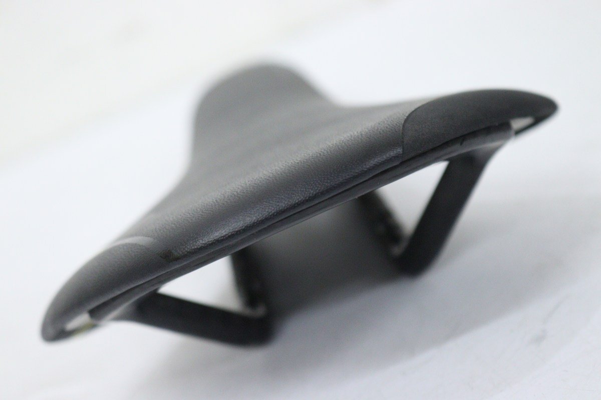 ★fi'zi:k フィジーク ANTARES 00 サドル MOBIUS カーボンレール 美品_画像5