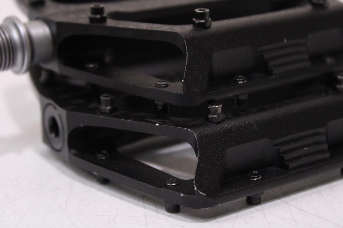 ☆SUPACAZ スパカズ KRYPTO フラットペダル 美品_画像4