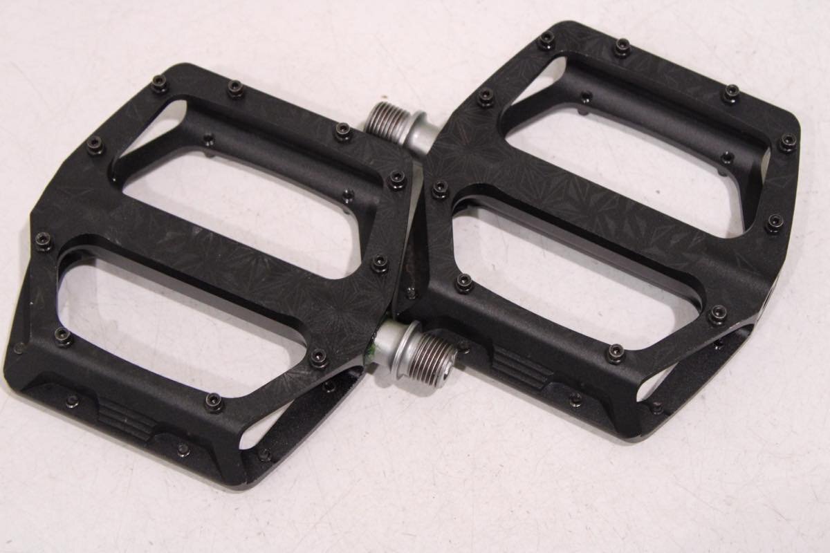 ☆SUPACAZ スパカズ KRYPTO フラットペダル 美品_画像1