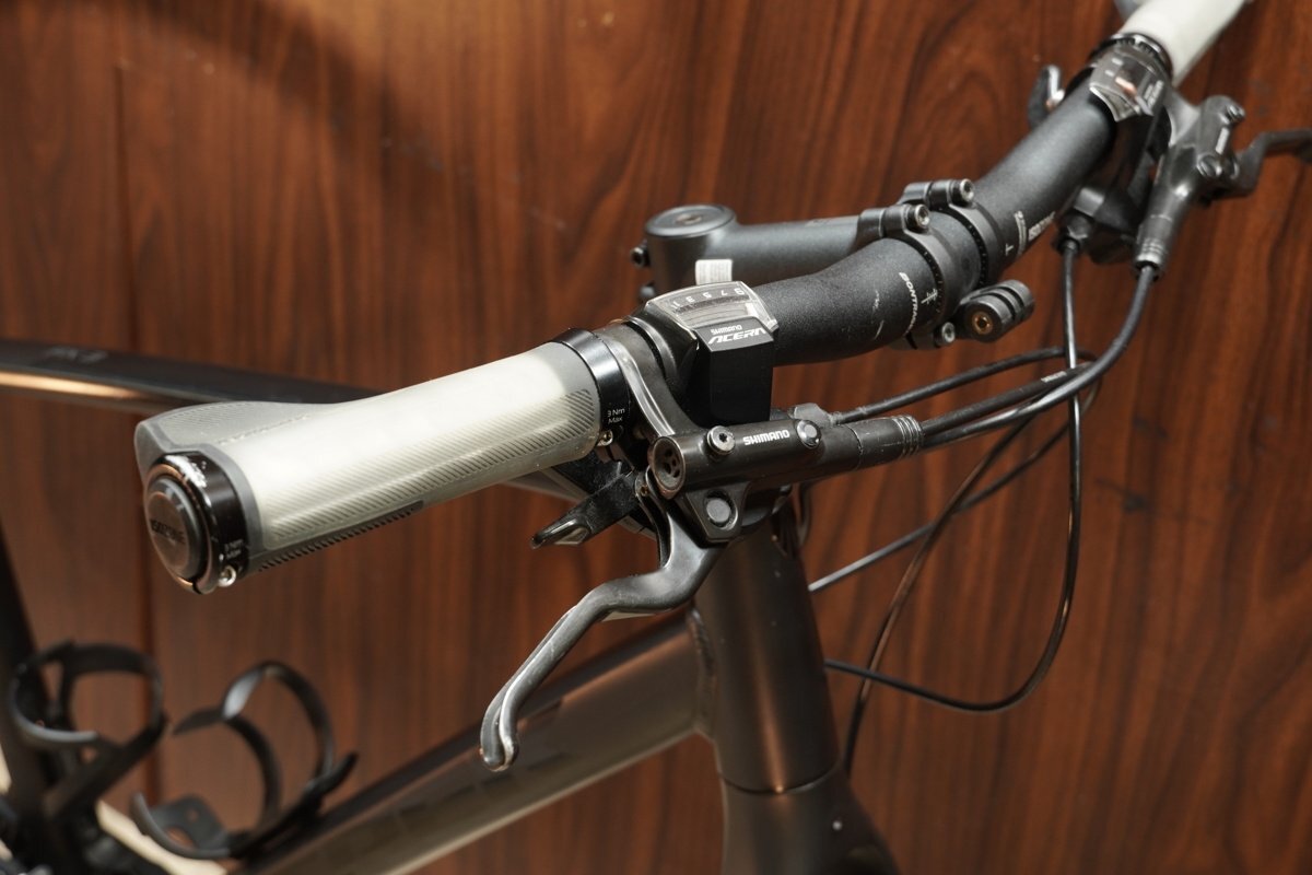 ■TREK FX3 DISC トレック クロスバイク SHIMANO 2X9S BONTRAGER TLR サイズM 2020年モデル 美品_画像5