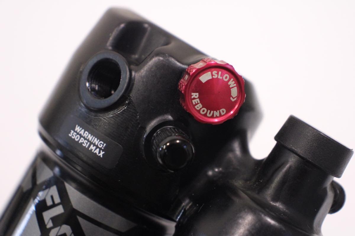 ★FOX フォックス PERFORMANCE FLOAT X リアサスペンション トラニオンマウント 美品 ※注意事項あり_画像4