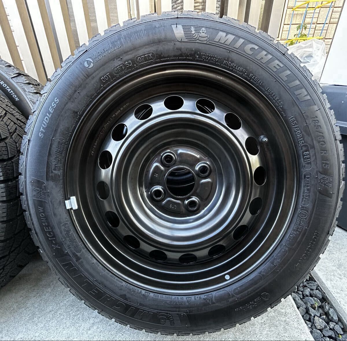送料込み ほぼ新品 2025年製 ミシュラン X-ICE SNOW 185\60R15 88H XL スタッドレス トヨタ 純正 スチールホイール PCD100 4H 15x5.5J 4本_画像3