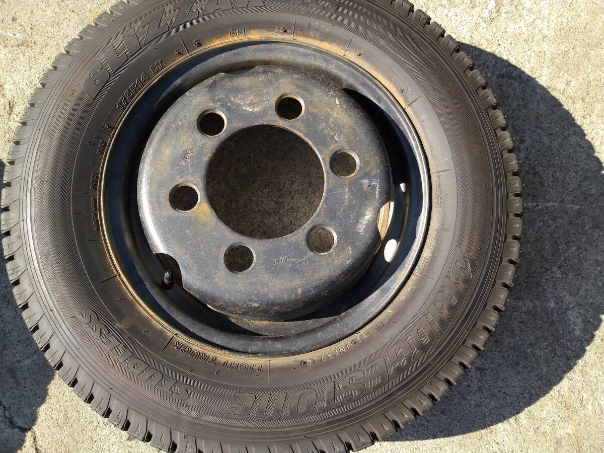 ☆ブリヂストン☆スタッドレスタイヤ☆ホイール付き☆前輪19575R15　109/107L　LT☆後輪175R14　LT　8PR☆６本セット_画像5