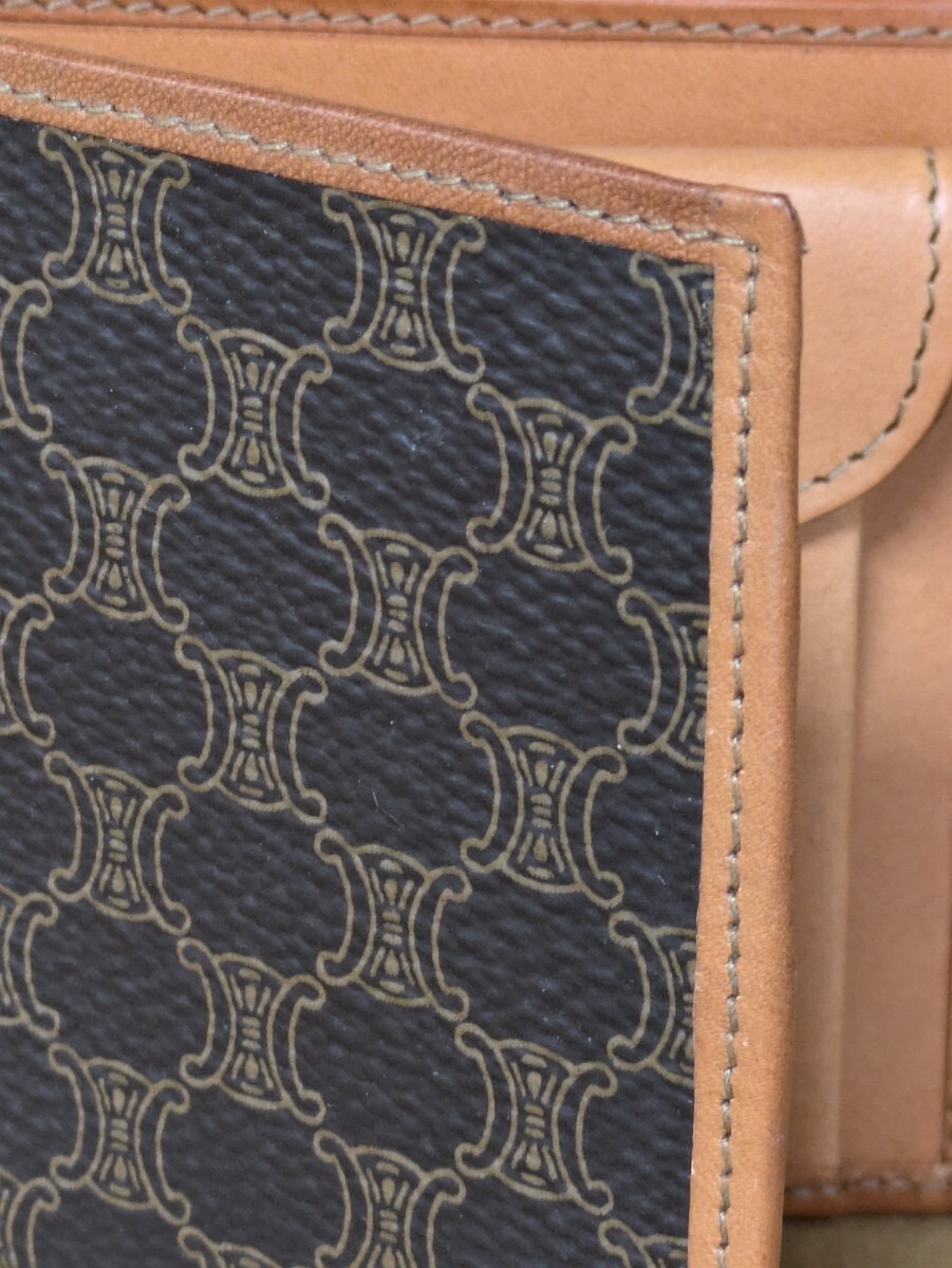 ■n【 1円〜セリーヌ CELINE】使用感なし　保管汚れ少し　財布　 二つ折り_画像2