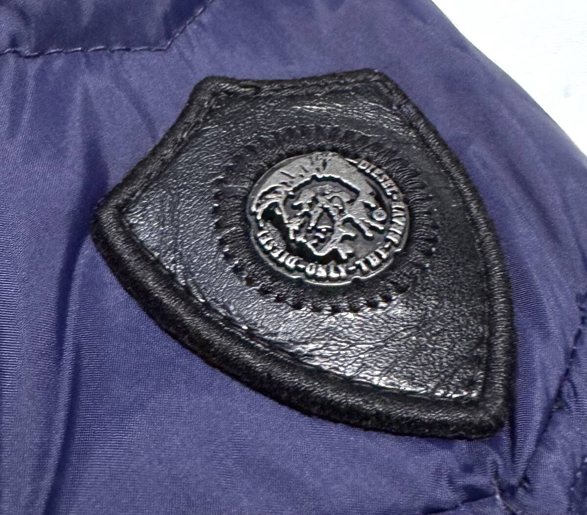 名作【定価5万】DIESEL ディーゼル ライダース ダウンジャケット L メンズ 【軽量 保温性抜群】ネイビー 美シルエット ロゴ 国内正規_画像7