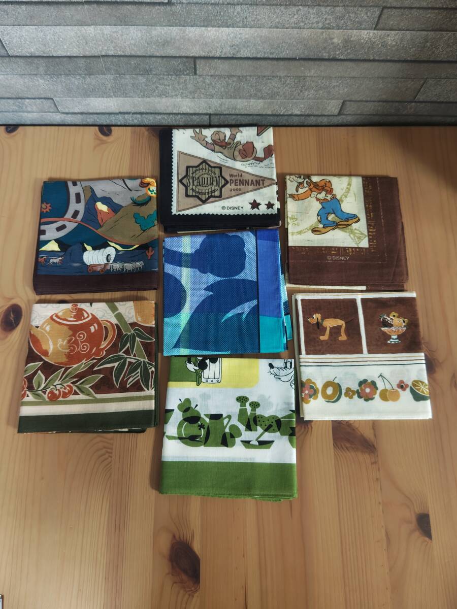 送料無料 未使用 ディズニー DISNEY 大判ハンカチ7枚セット ブラウンやブルーの落ち着いた色目 _画像1