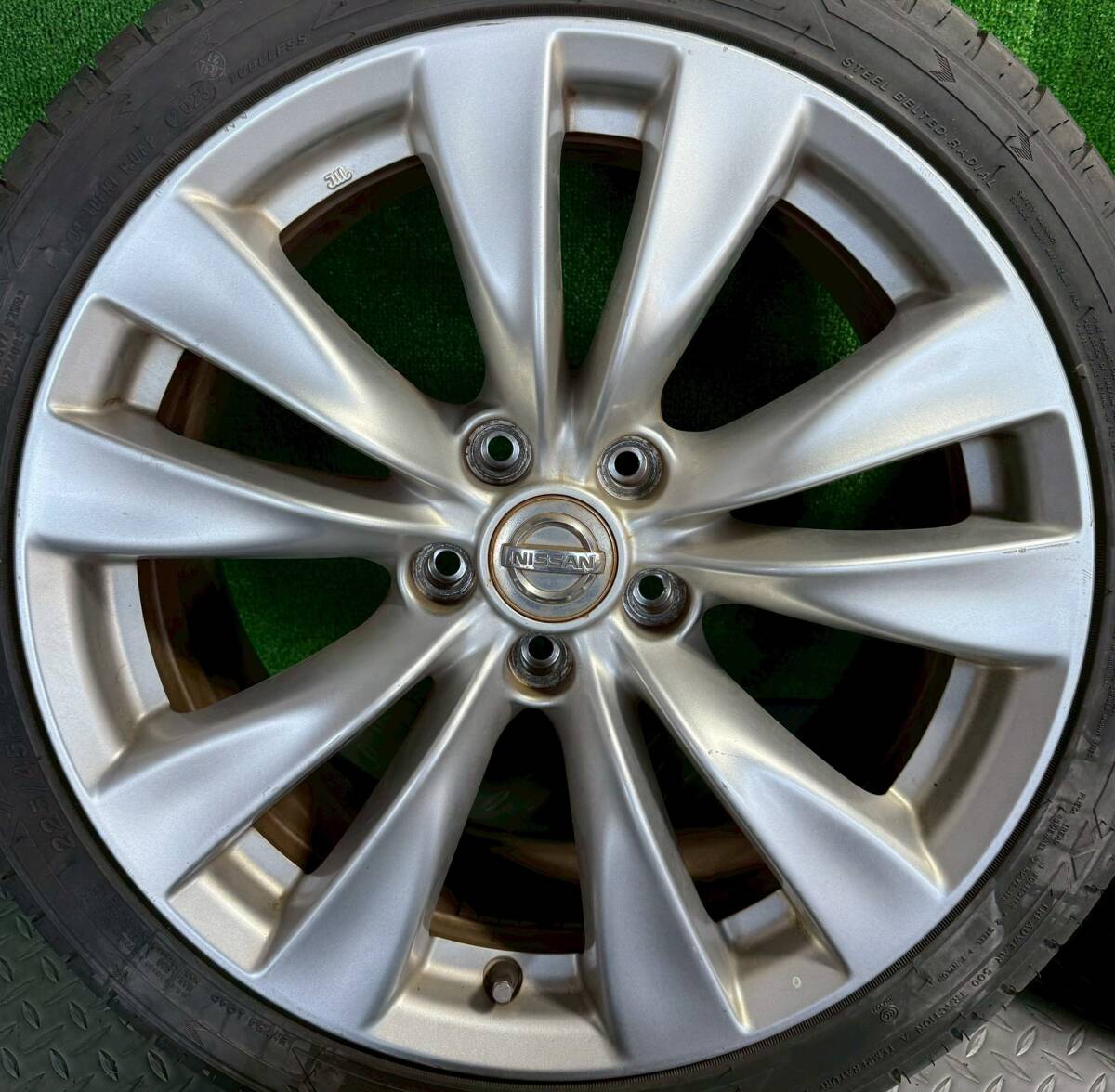 (ア057) 日産 NISSAN 51フーガ 18×8J+43 純正ホイール 225/45R18 タイヤ4本 _画像6